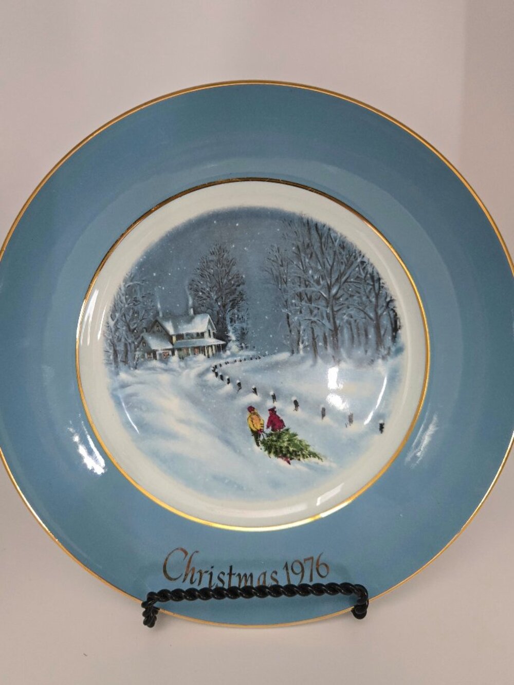 "Bringing Home the Tree" Avon 1976 Collectible Christmas Plate
